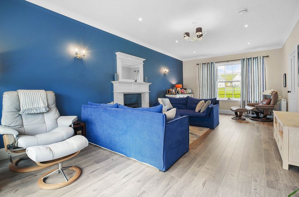 Property photo 3 of 34