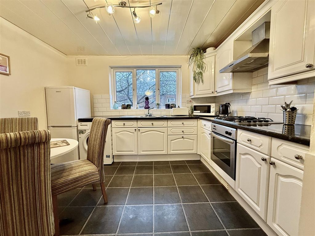 Property photo 2 of 15 Kitchen