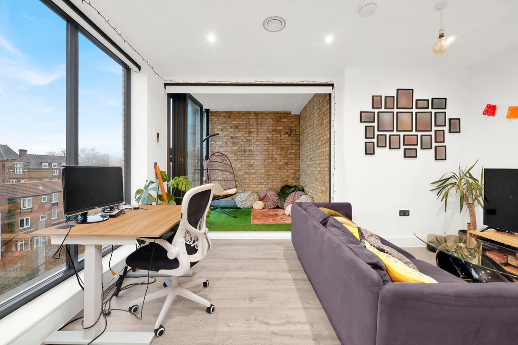 Property photo 2 of 16