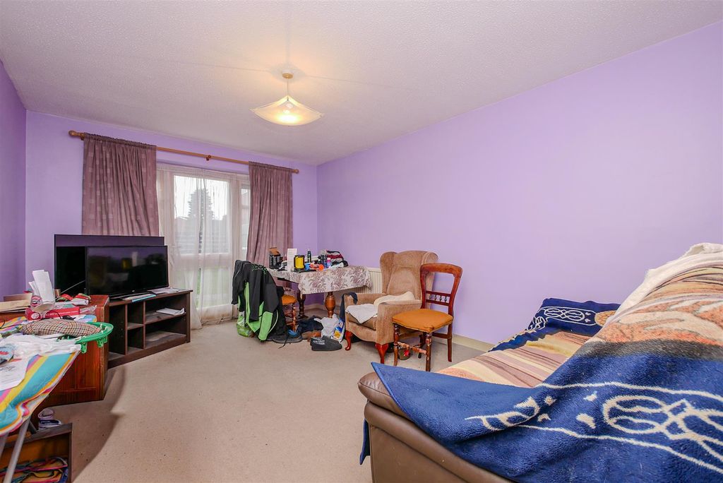 Property photo 2 of 7 Lounge