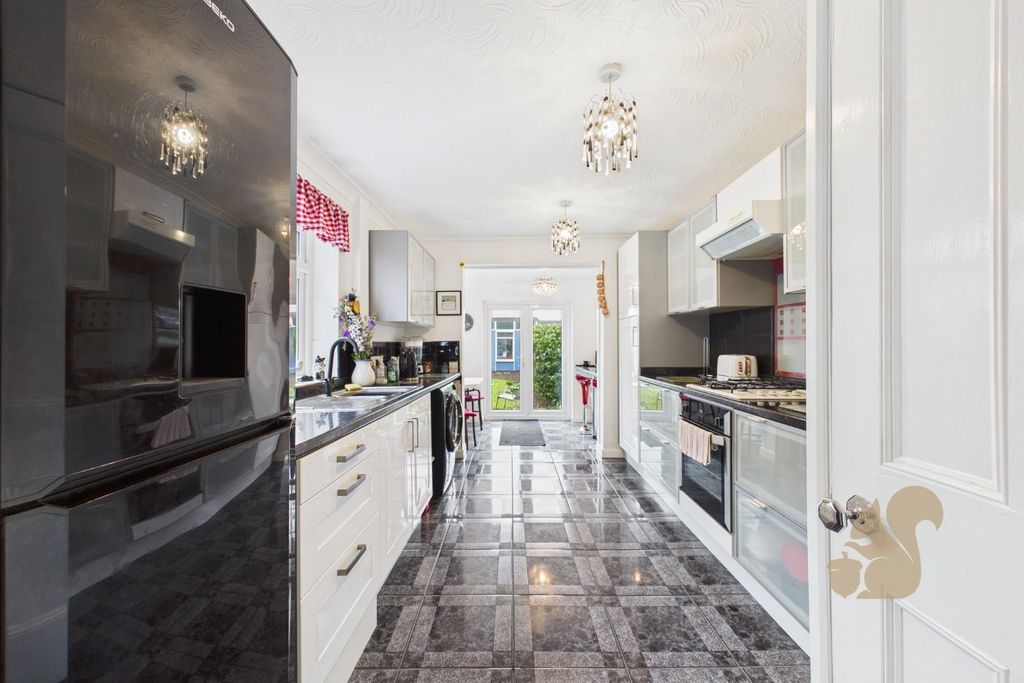 Property photo 2 of 18 Kitchen