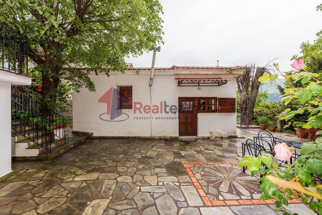 Property photo 2 of 25