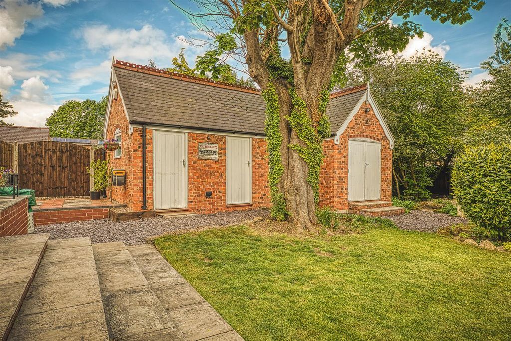 Property photo 2 of 64