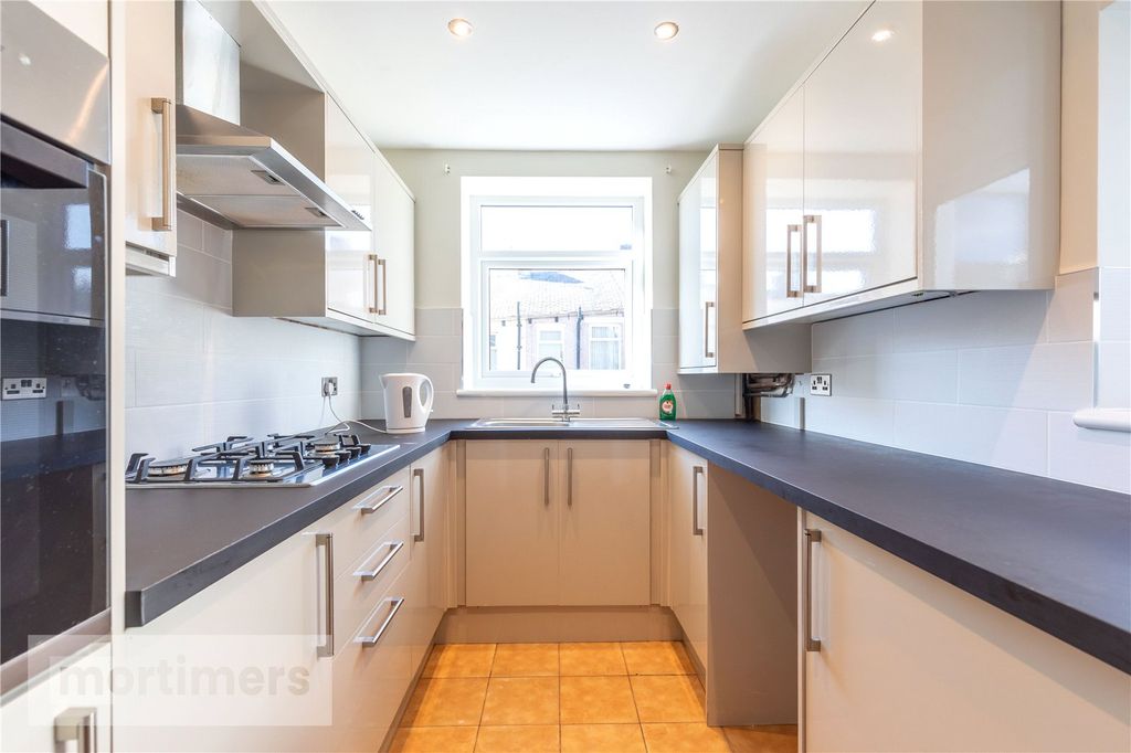 Property photo 3 of 15 Kitchen