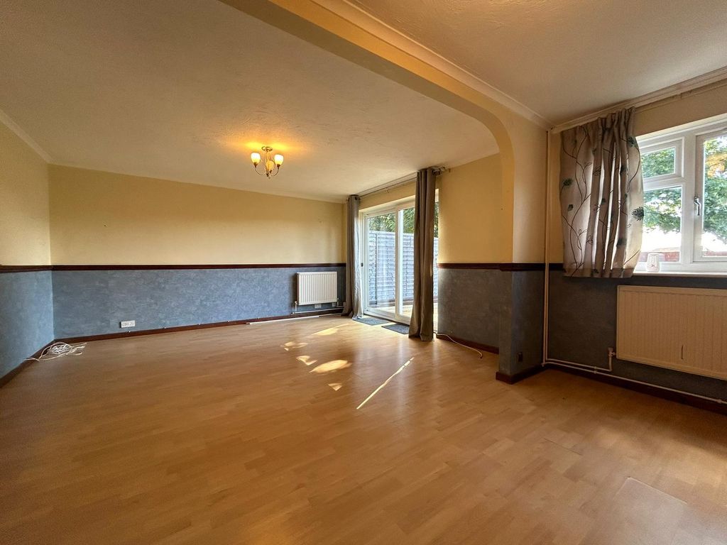 Property photo 3 of 7 Living Room