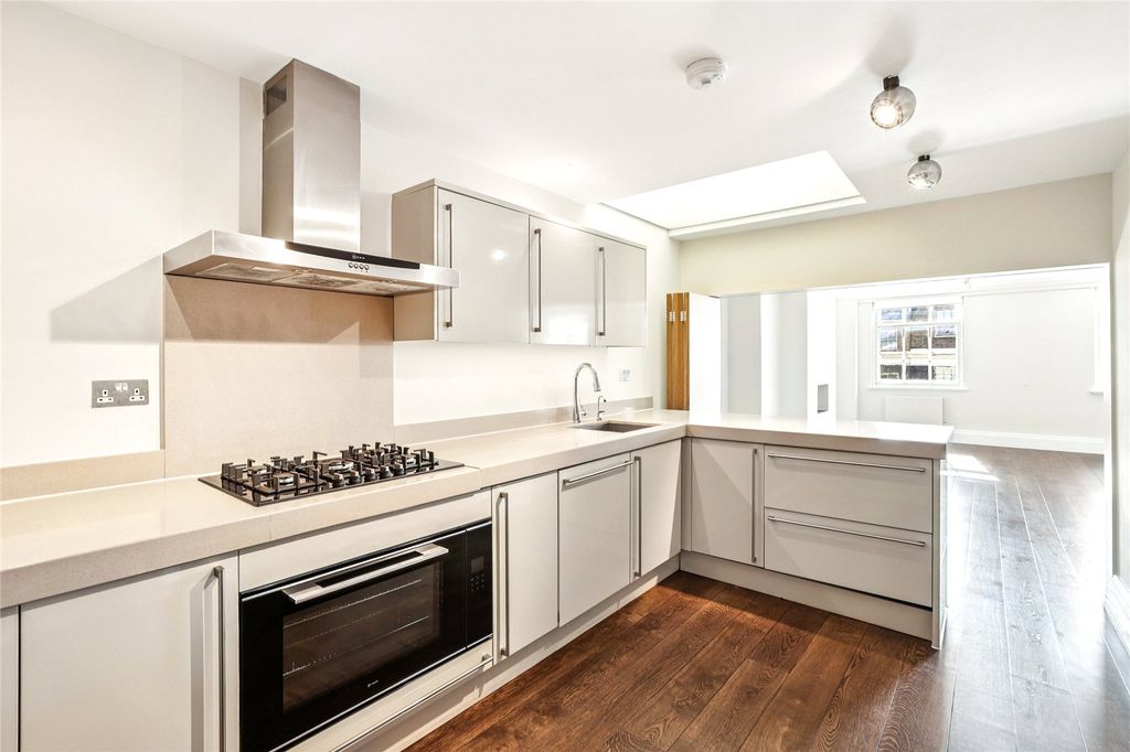 Property photo 2 of 10 Kitchen