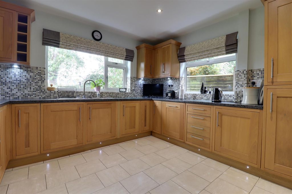 Property photo 3 of 32