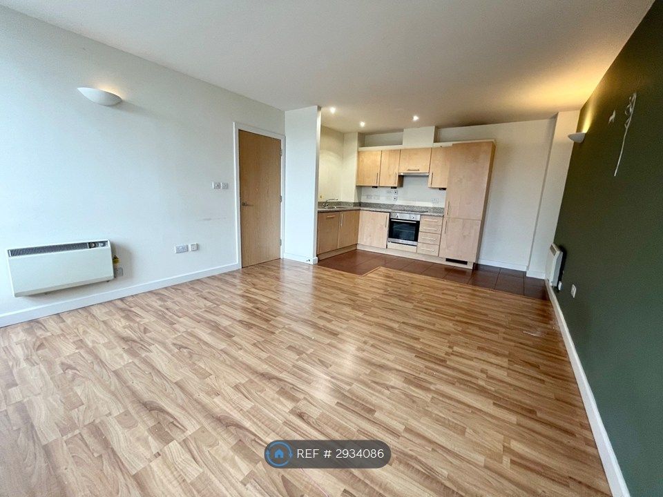 Property photo 1 of 11 Kitchen / Living Area