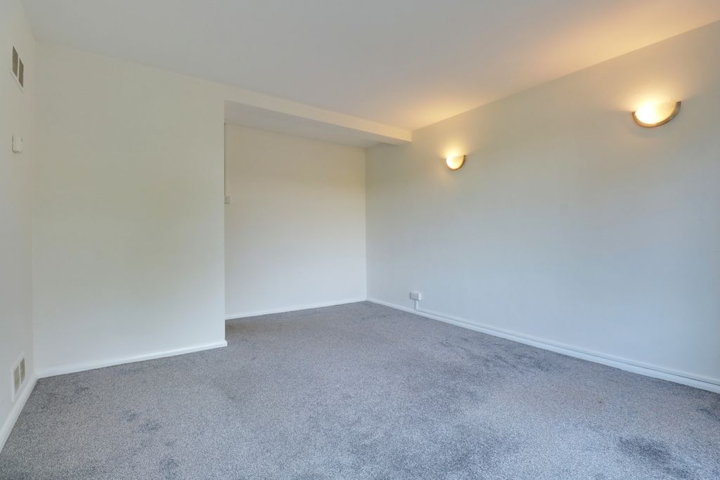 Property photo 2 of 15 5116031