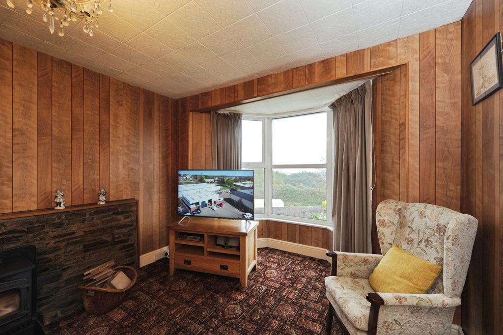 Property photo 3 of 11 Pbox-Img.Jpg