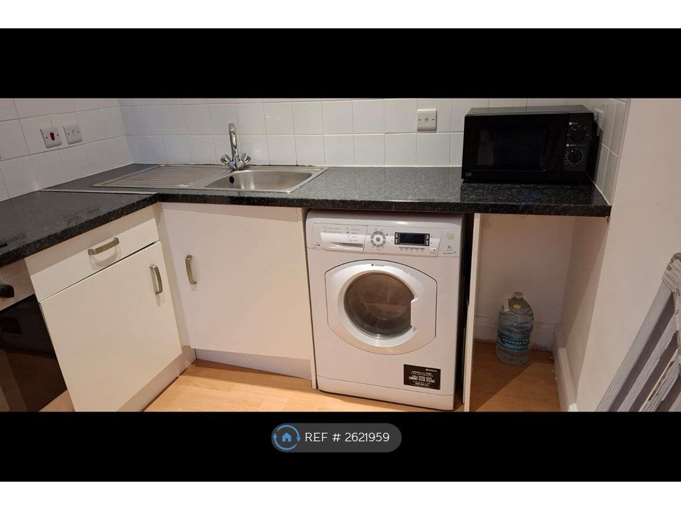 Property photo 1 of 8 Kitchen