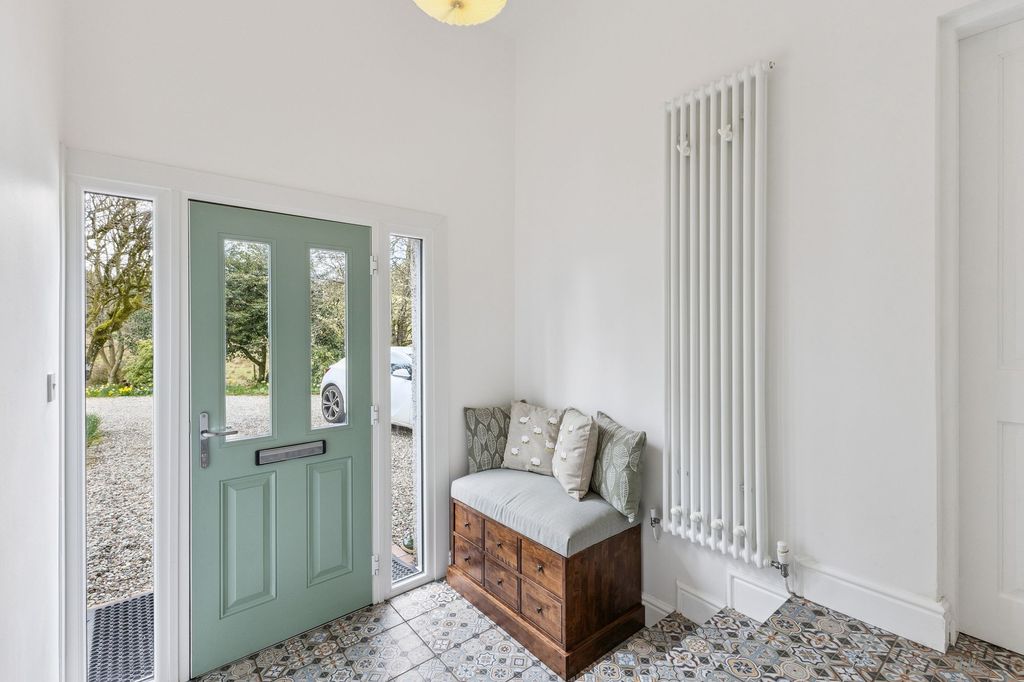 Property photo 2 of 31