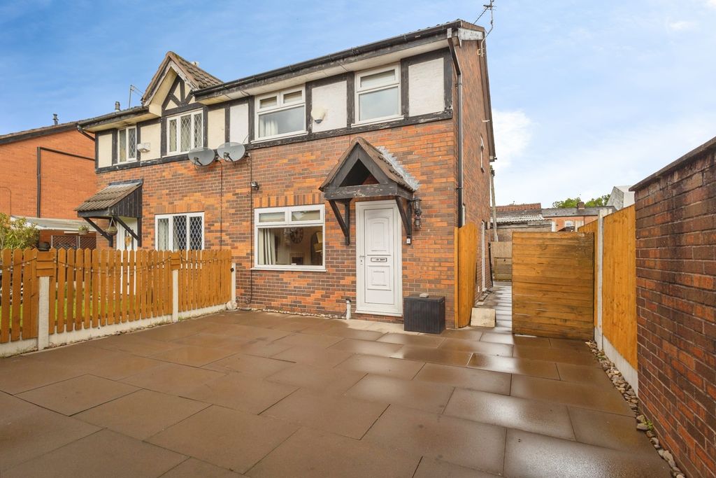 Property photo 1 of 18 External