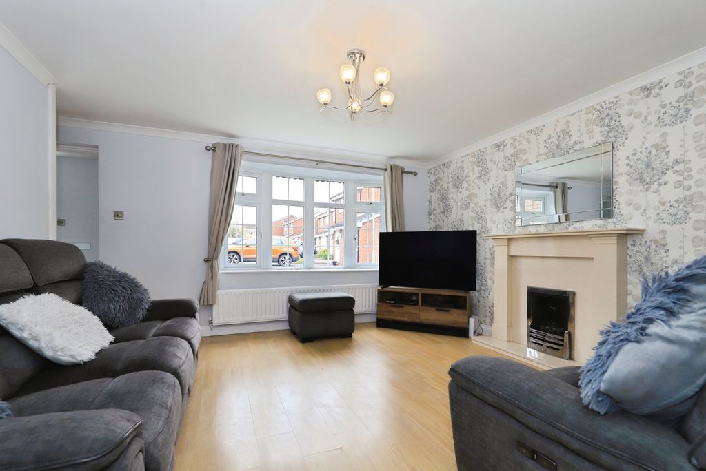 Property photo 2 of 16 Lounge