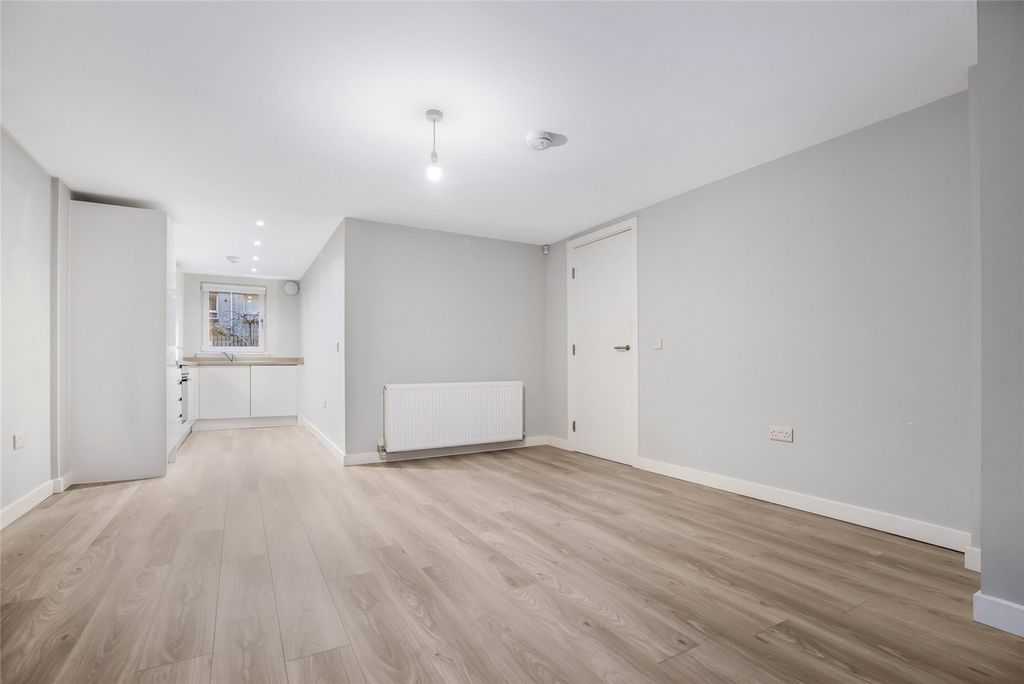 Property photo 2 of 24 Picture No. 27