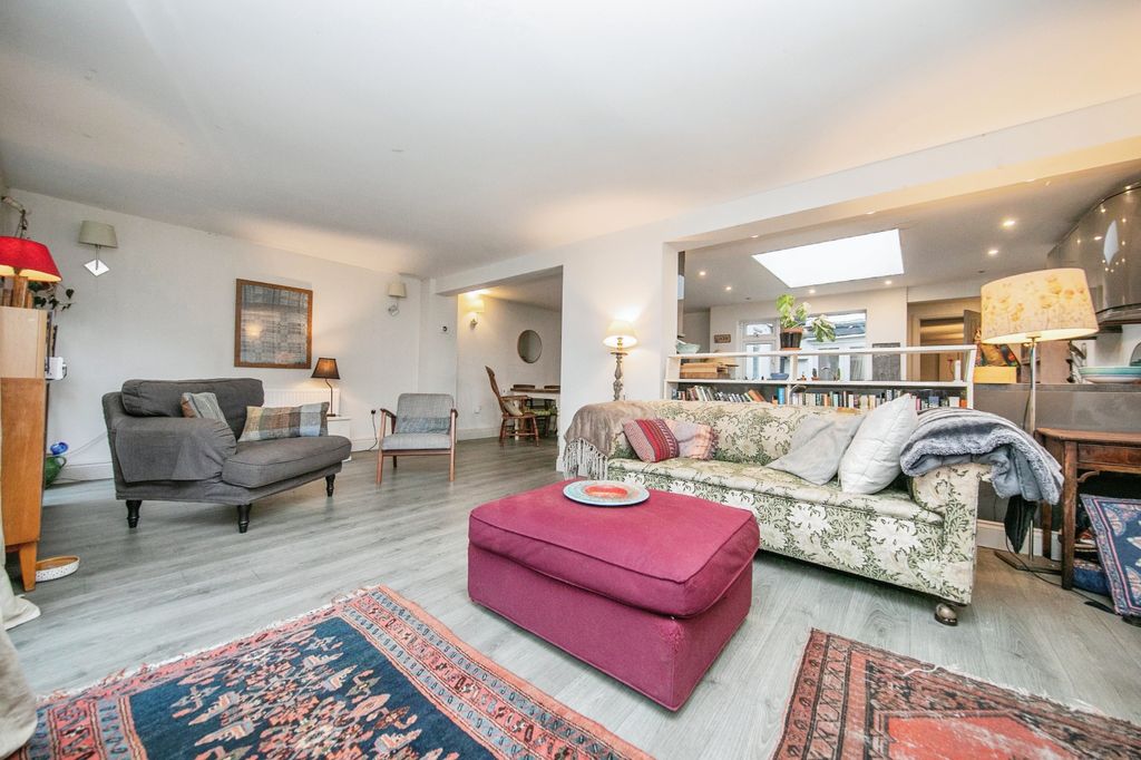 Property photo 1 of 14 Photography