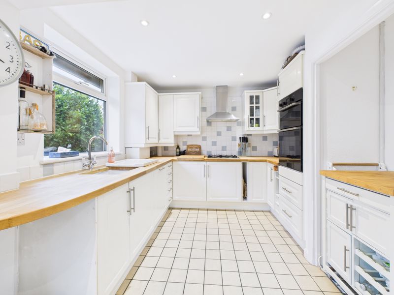 Property photo 3 of 25 Kitchen