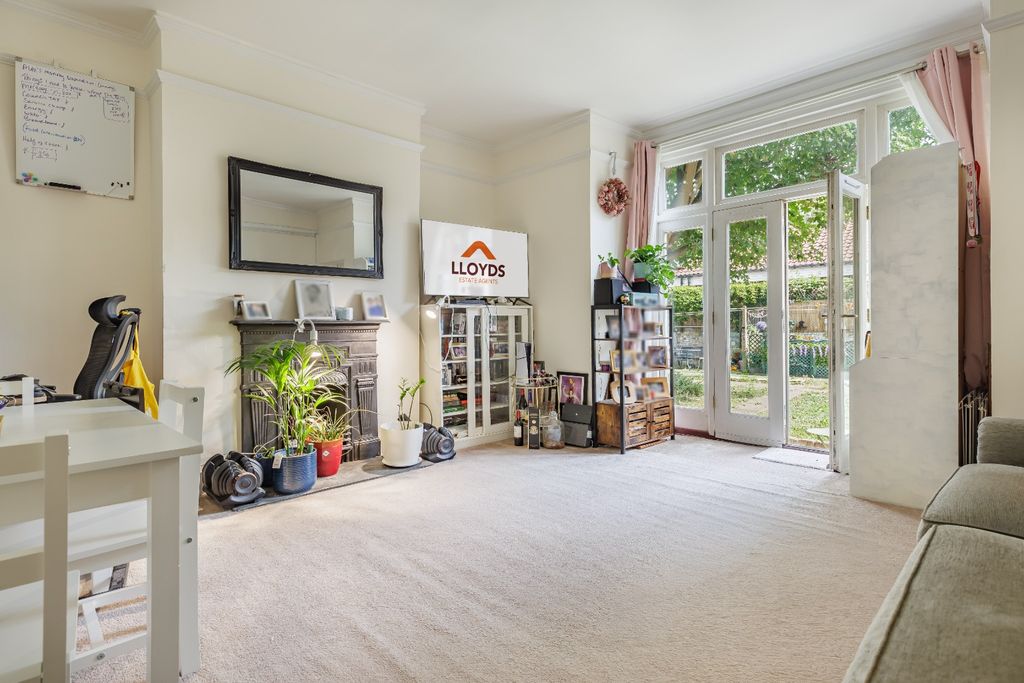 Property photo 3 of 15 5182562