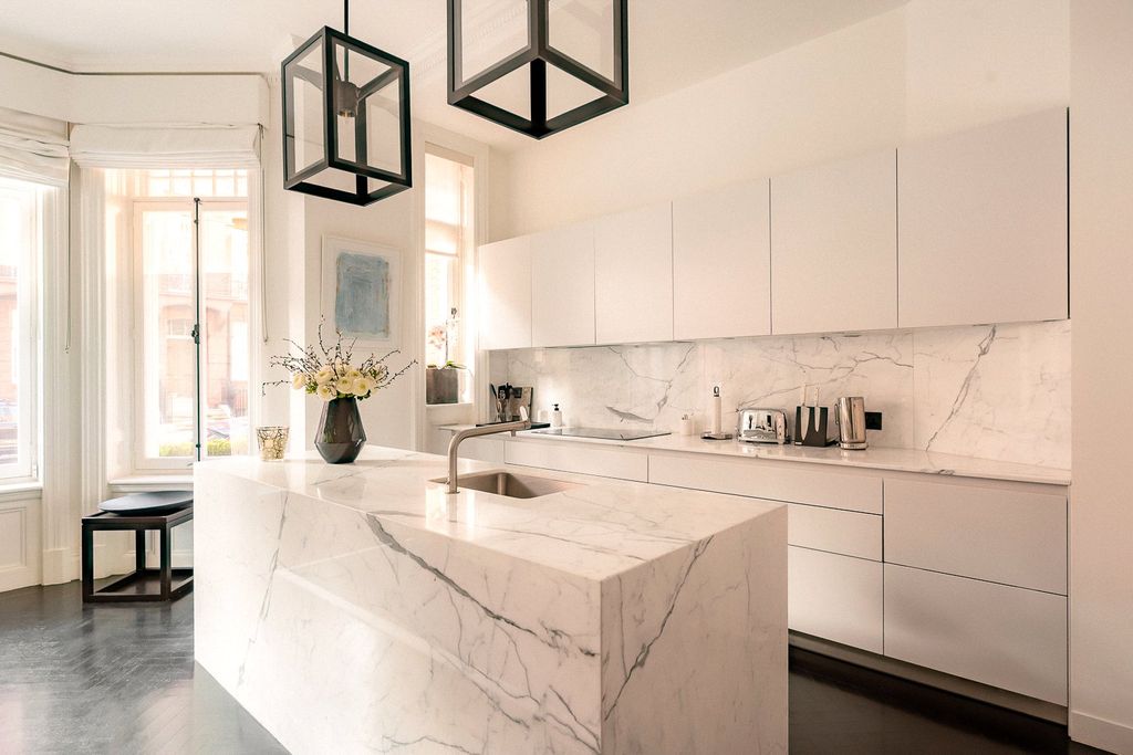 Property photo 2 of 21 Kitchen