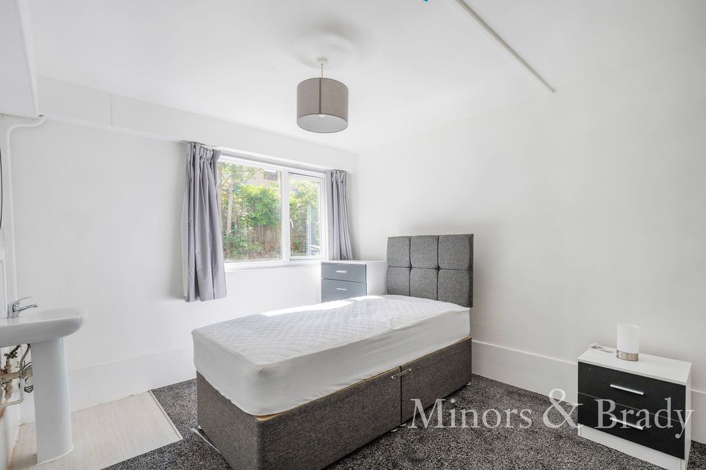 Property photo 3 of 23