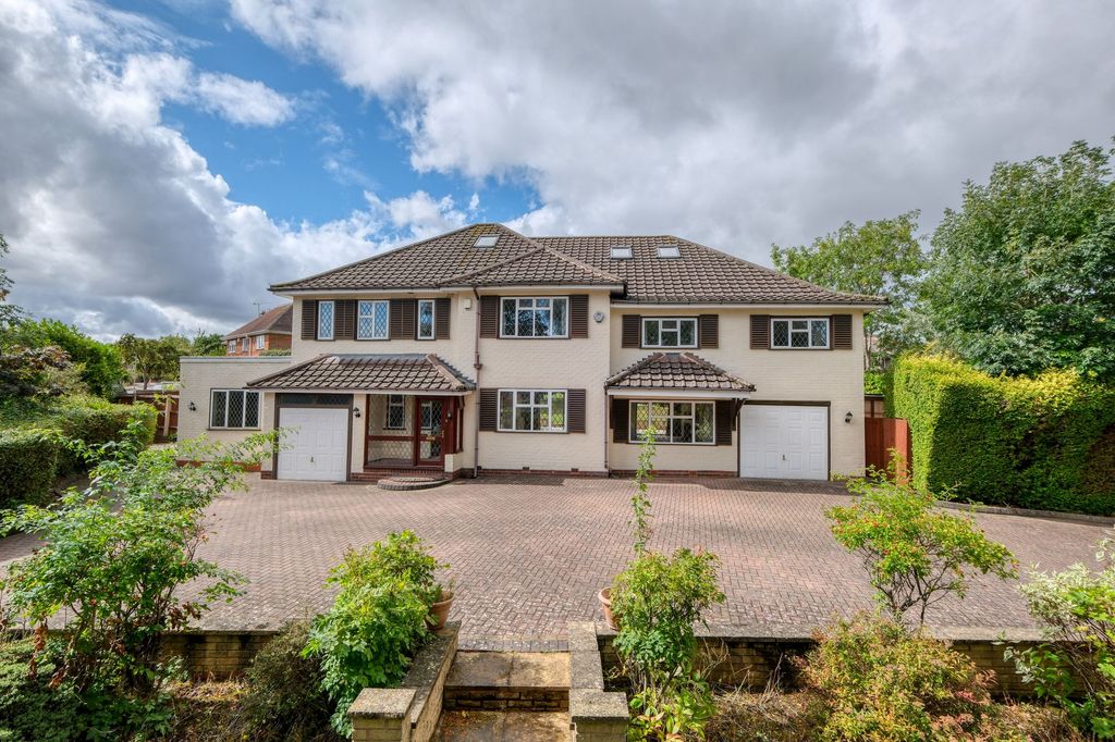 Property photo 2 of 36