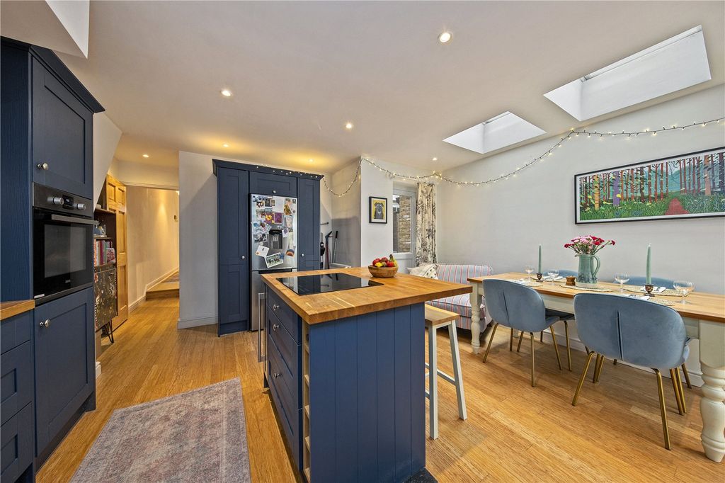 Property photo 3 of 8 Picture No. 12