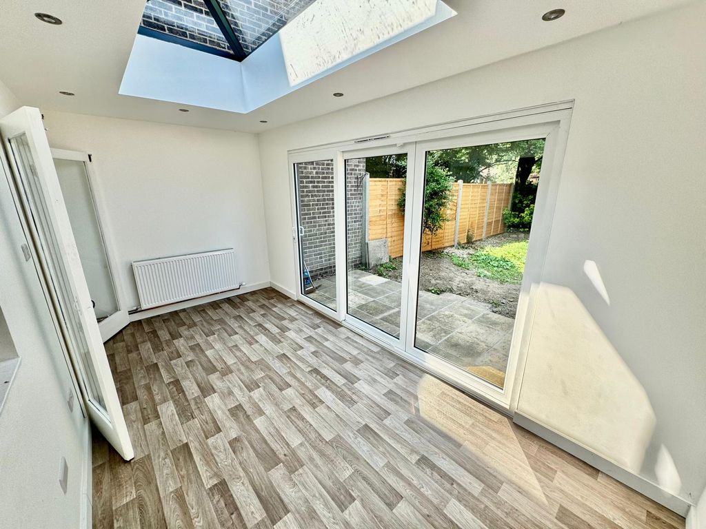 Property photo 3 of 19 Image