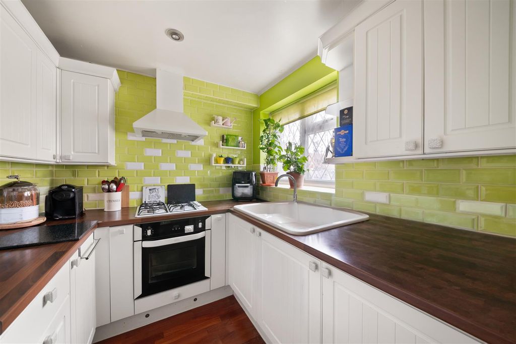 Property photo 2 of 9 1