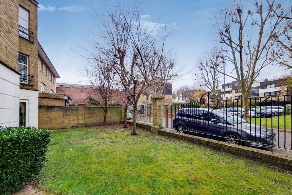 Property photo 3 of 12