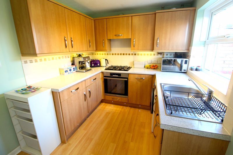 Property photo 2 of 11 Kitchen