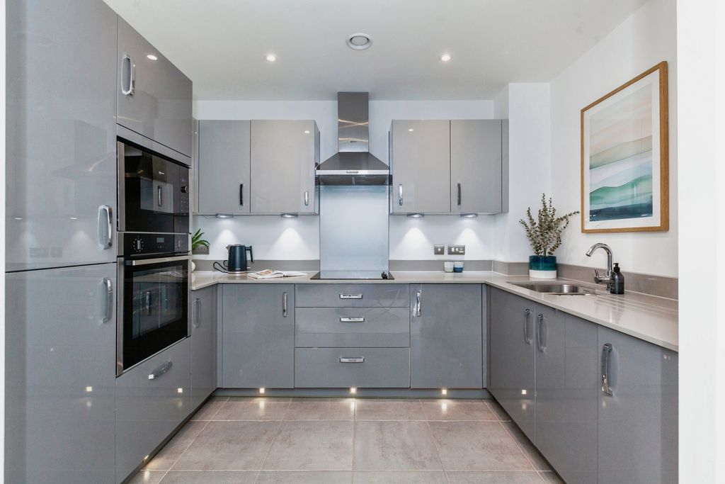 Property photo 3 of 31 Kitchen