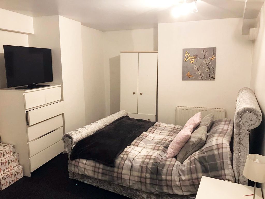 Property photo 2 of 18 Property