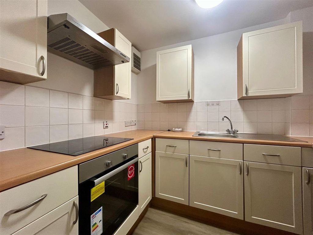 Property photo 2 of 9 Kitchen.Jpg