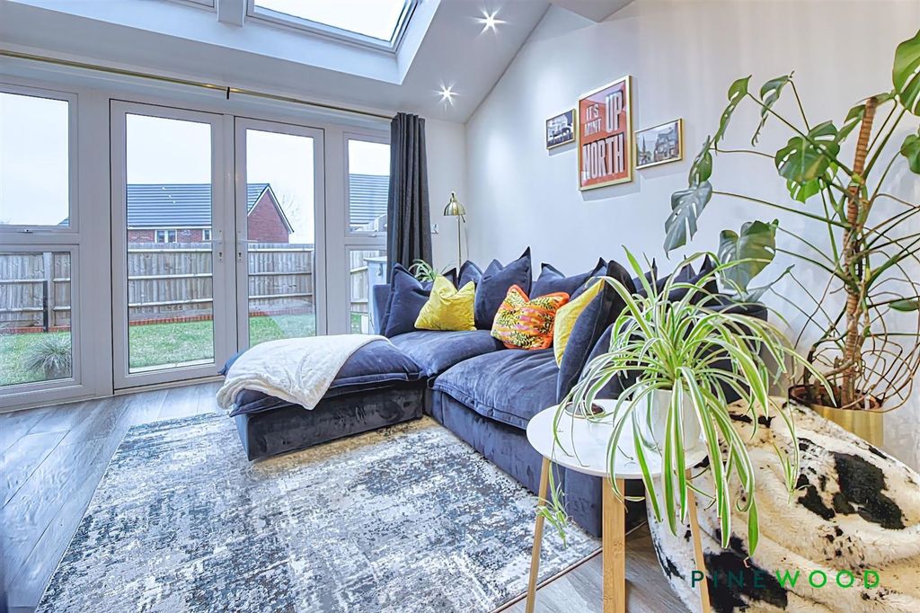 Property photo 2 of 27 Kitchen/Dining/Living Room