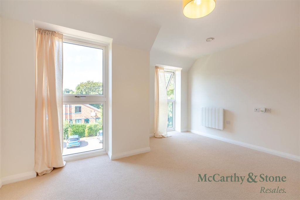 Property photo 3 of 28 8700775-Interior02.Jpg