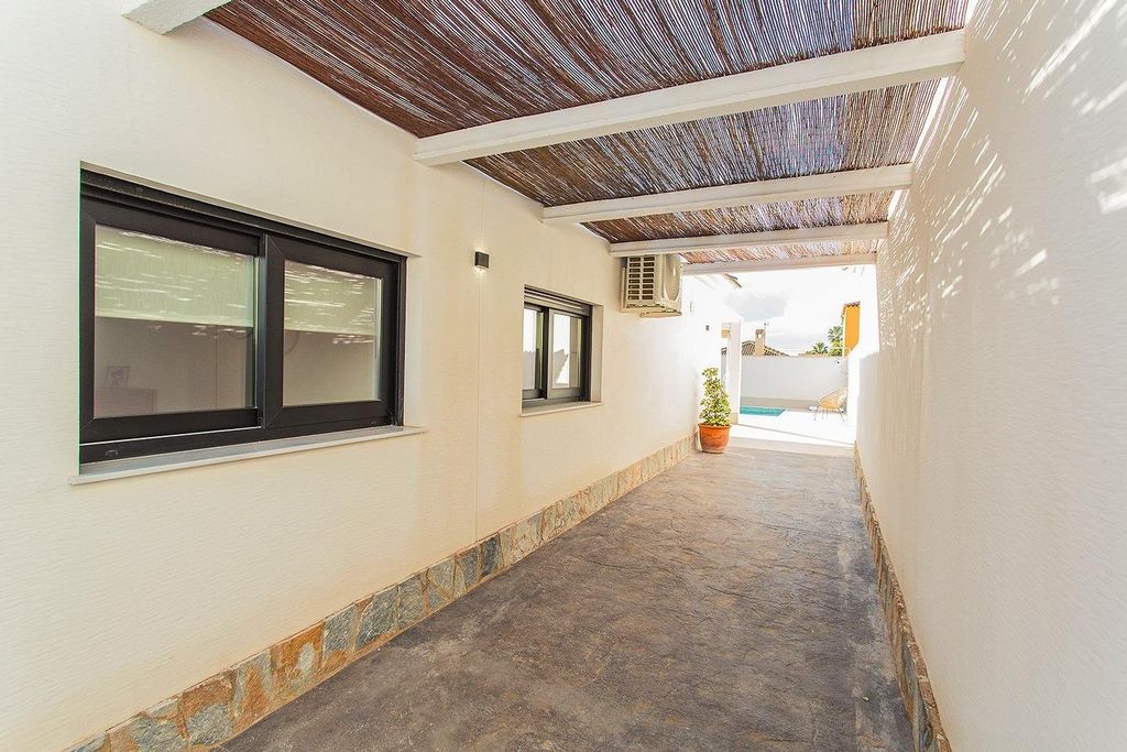 Property photo 3 of 50