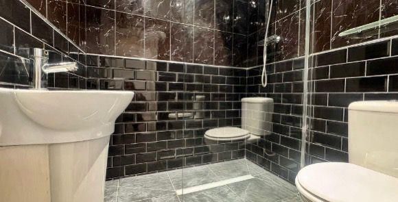 Property photo 3 of 13 Bathroom 1.Jpg