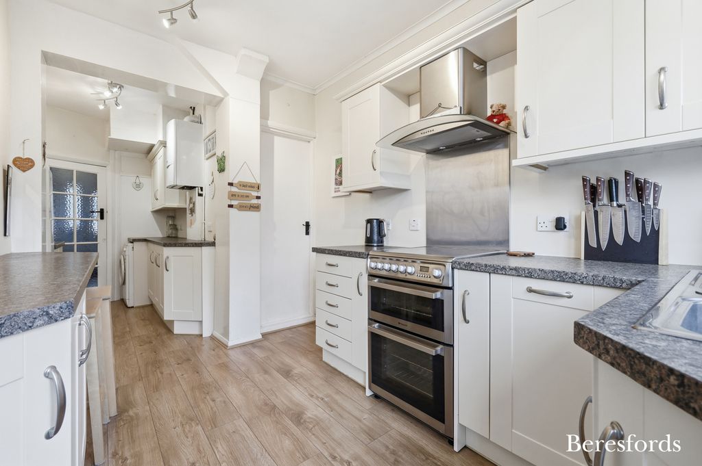 Property photo 2 of 33 Picture No. 27