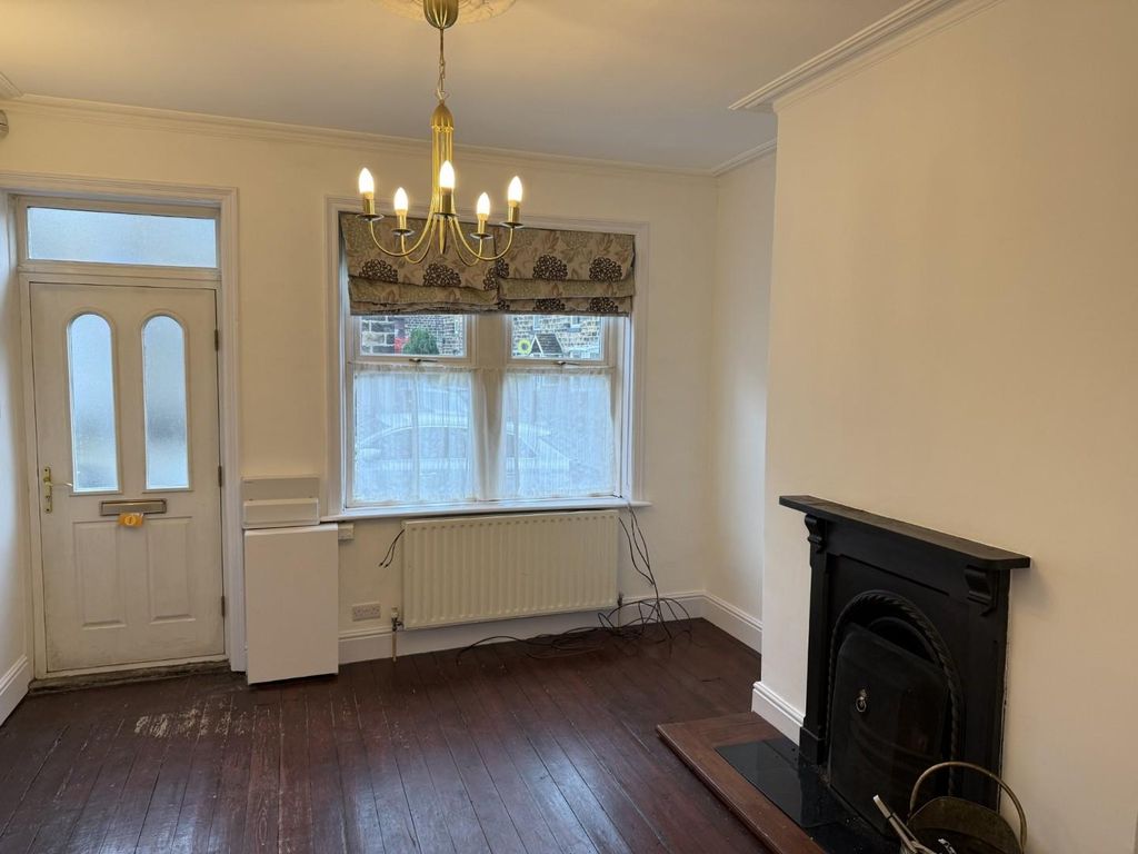 Property photo 2 of 11 Lounge.Jpg