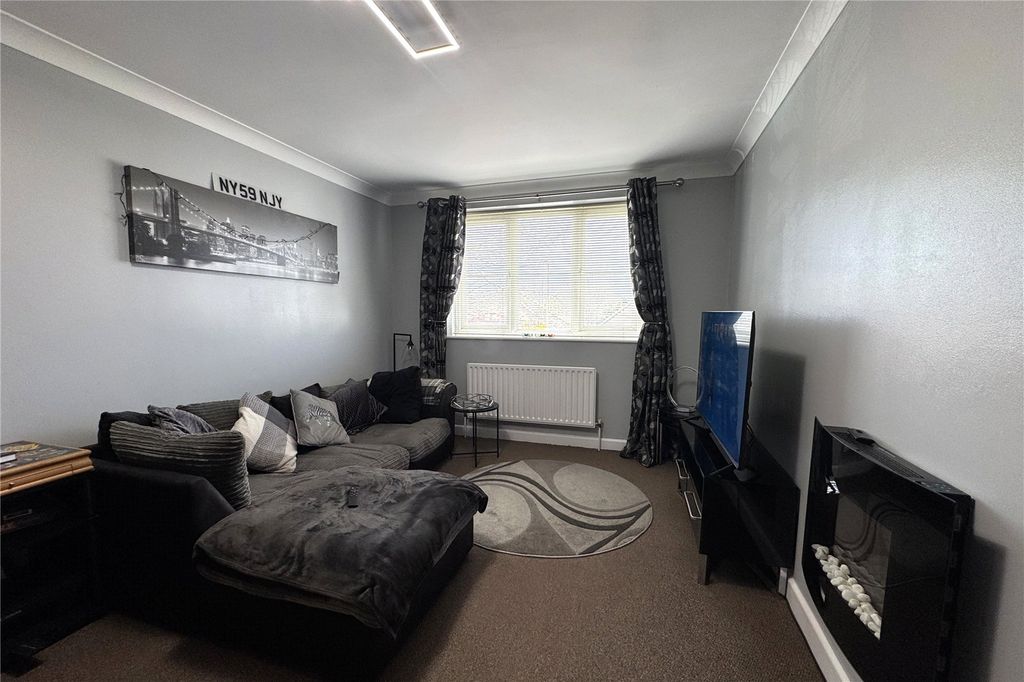 Property photo 2 of 10 Picture No. 12