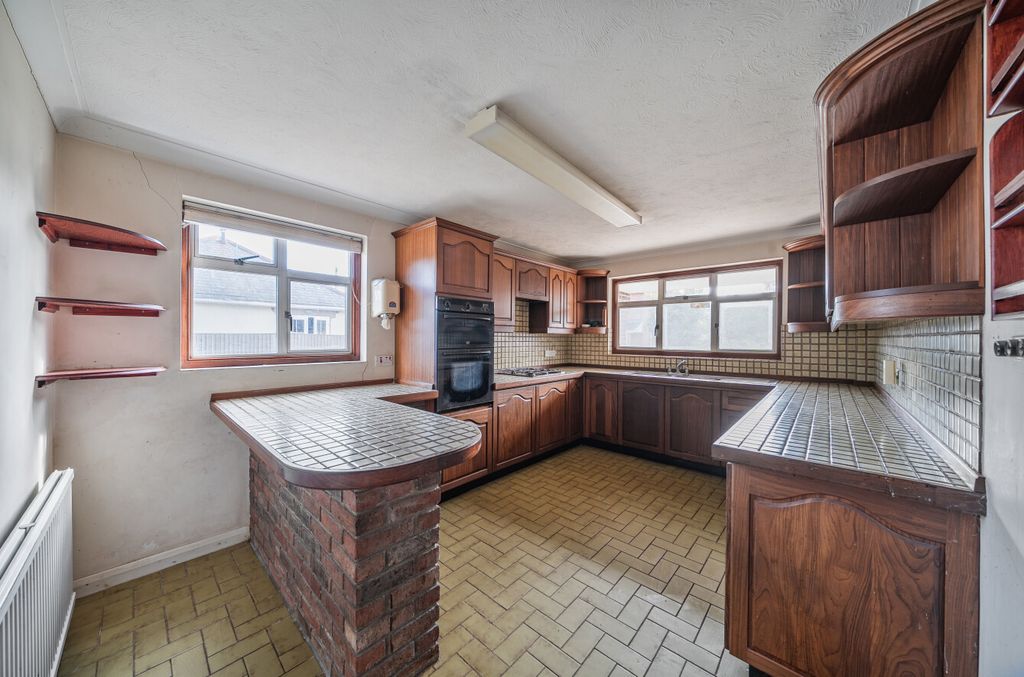 Property photo 2 of 14 1355435-15-68c452...