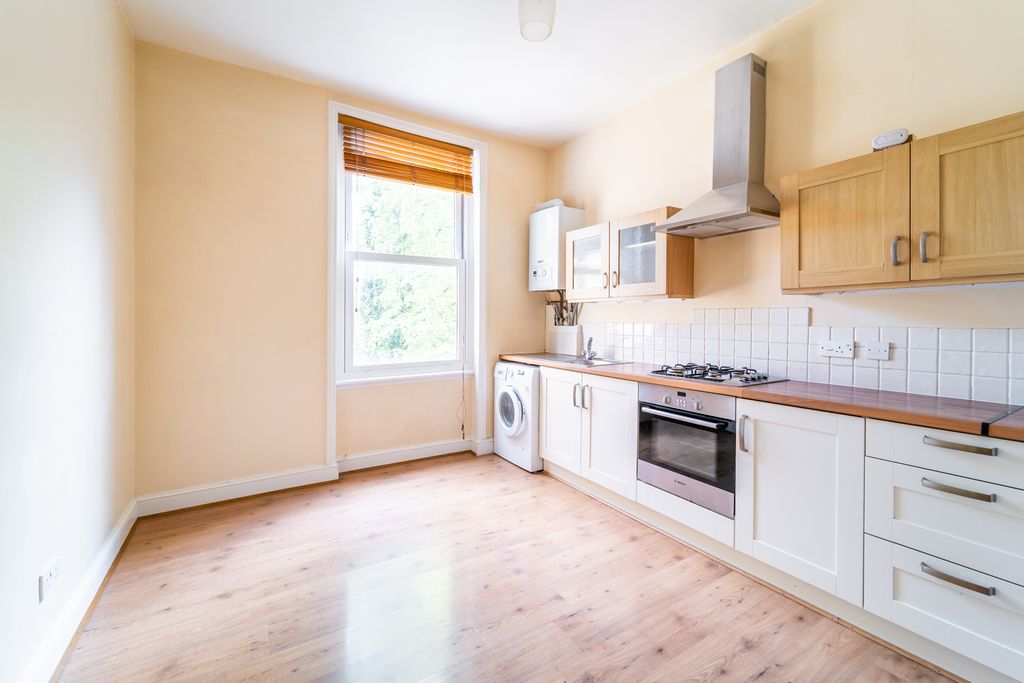 Property photo 3 of 10 Ndb05938