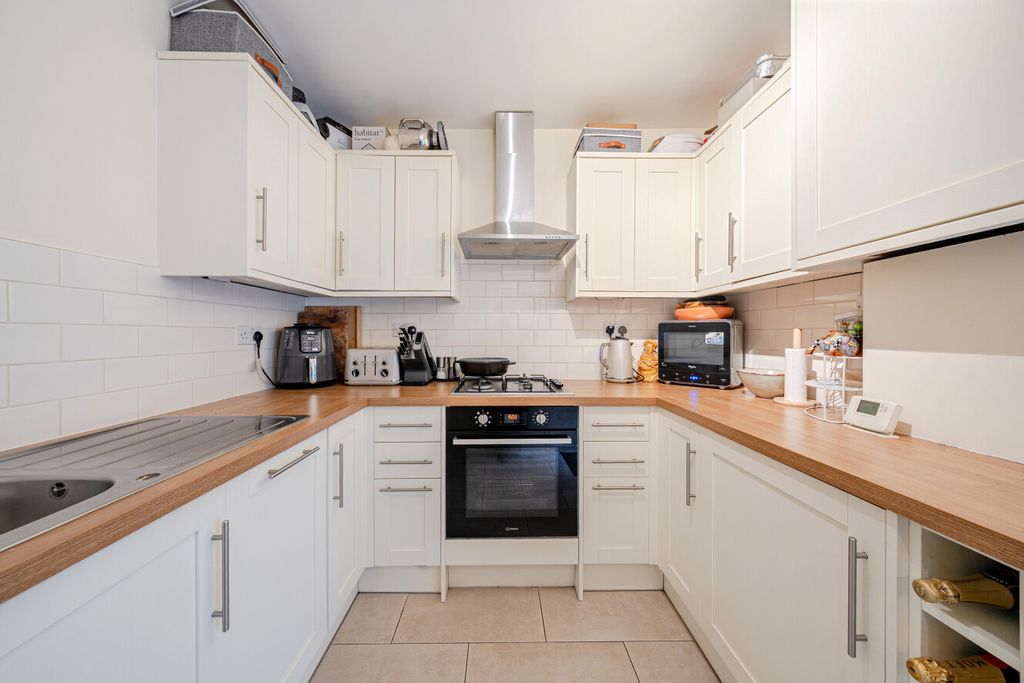 Property photo 2 of 11 1402704-6-6970F5F...