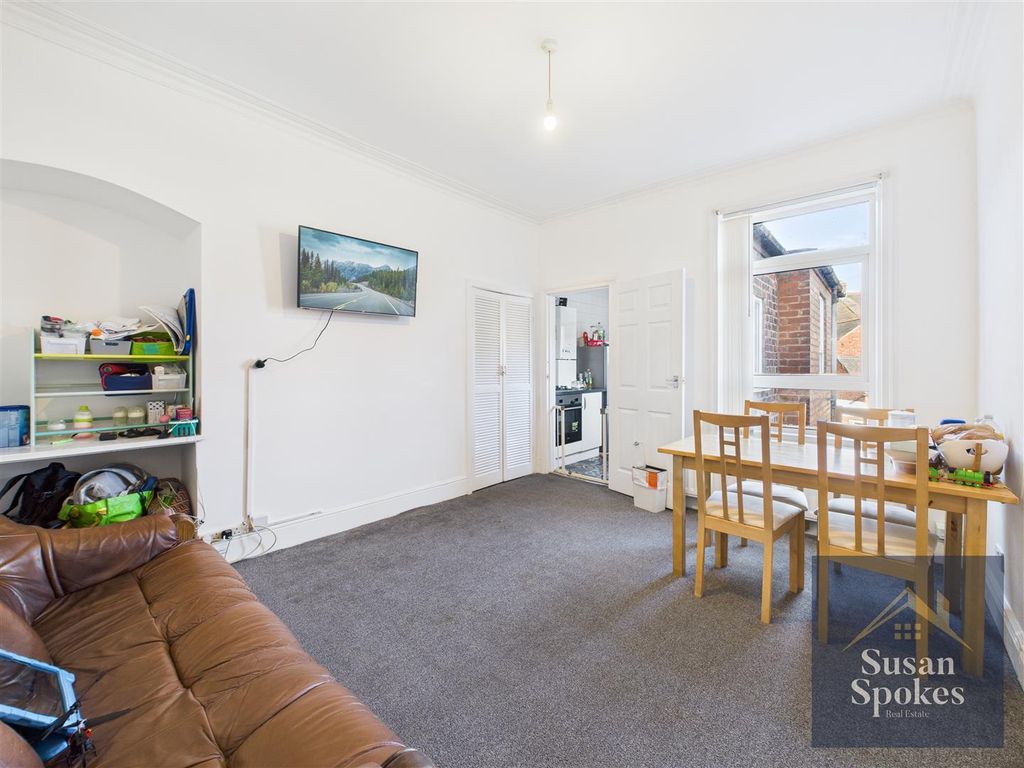 Property photo 3 of 19 Cam01858G0-Pr0182-Still003.Jpg