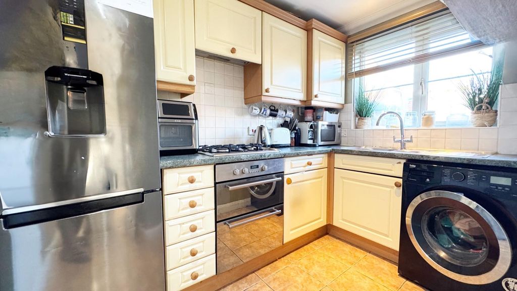 Property photo 3 of 8 Kitchen.Jpg