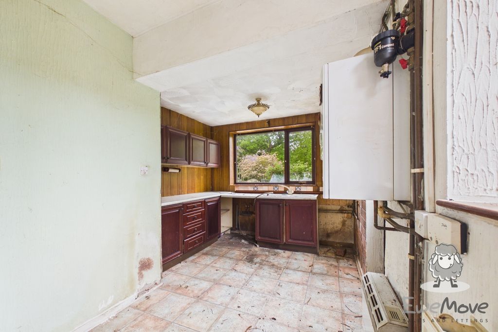Property photo 3 of 10 7