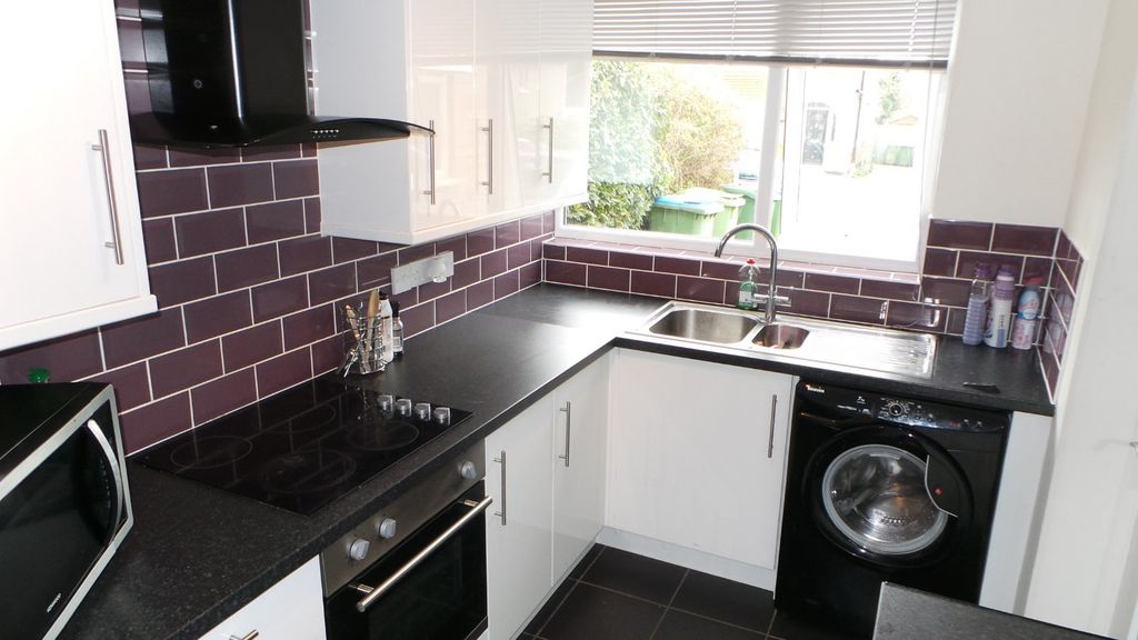 Property photo 3 of 5 Kitchen