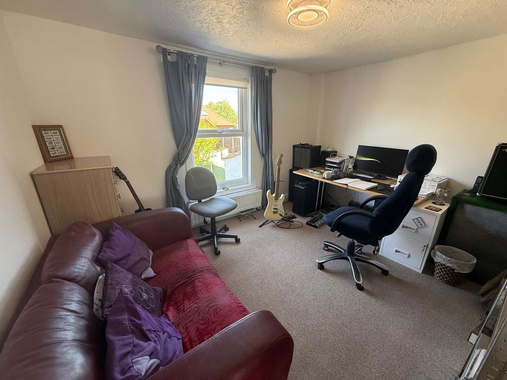 Property photo 3 of 15