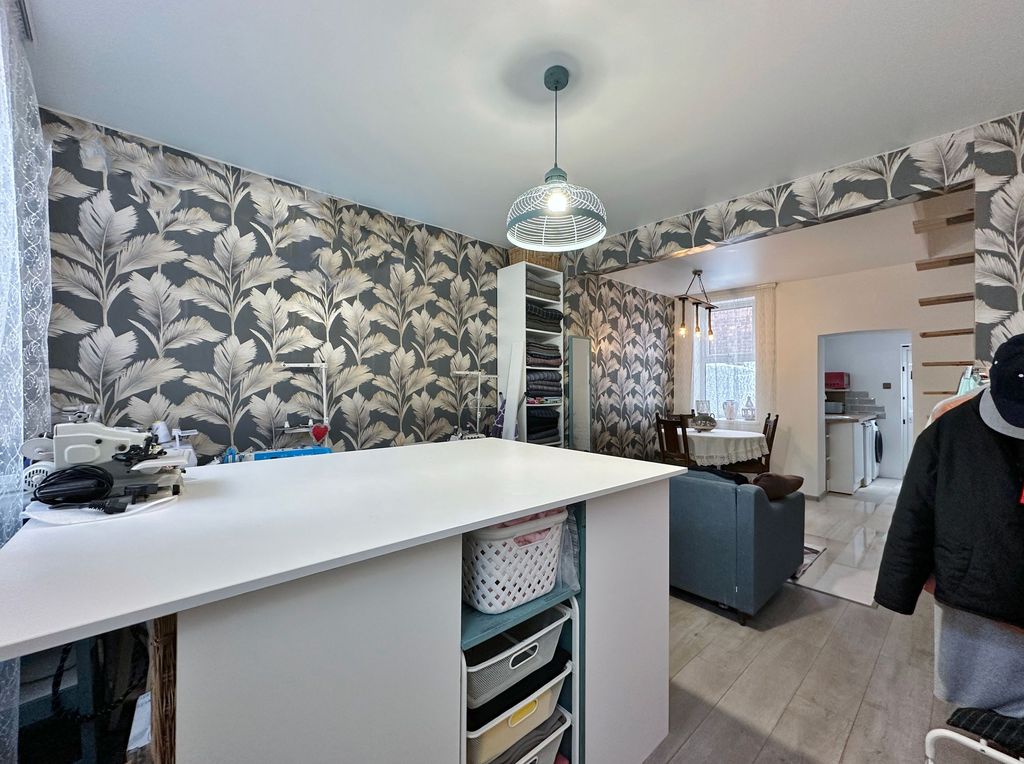 Property photo 3 of 11 Photo 1