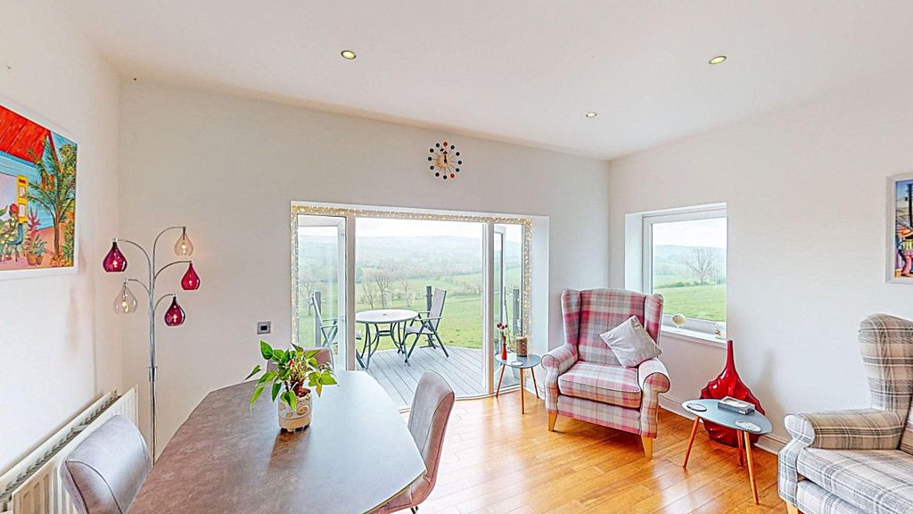 Property photo 2 of 22 3A7c44Ea-Tlc_518F4042-8F22-4629-8Ed3-8599B7c30F3B_